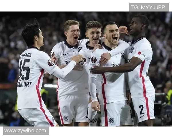 法兰克福队在德甲联赛中取得惊人胜利，豪取三分！